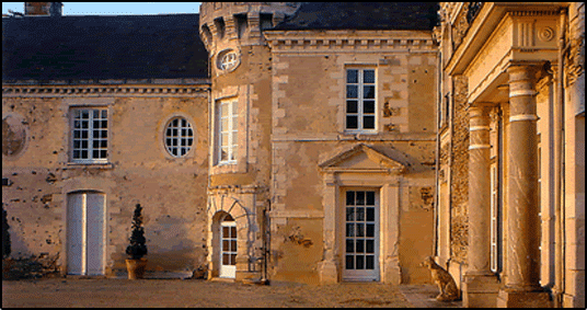 Cour d’honneur du château de la Lorie